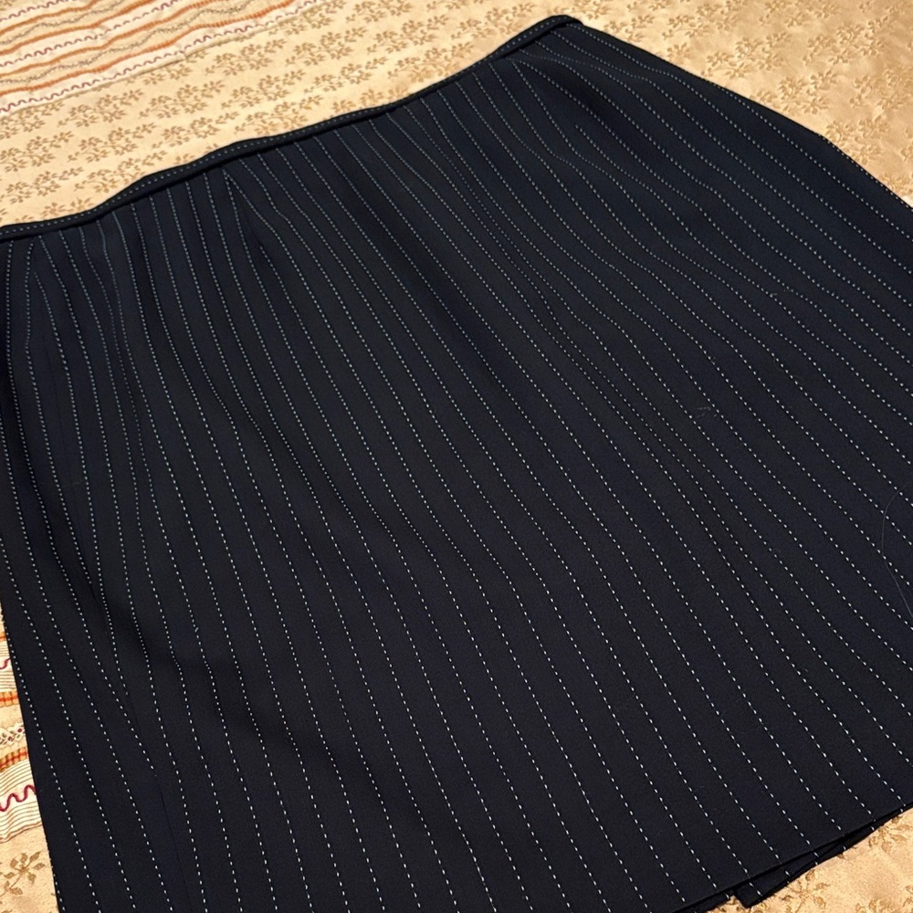 NWOT Dana Buchman Black Pinstripe Skirt, Wool Blend, Lined, Back Zipper, 16